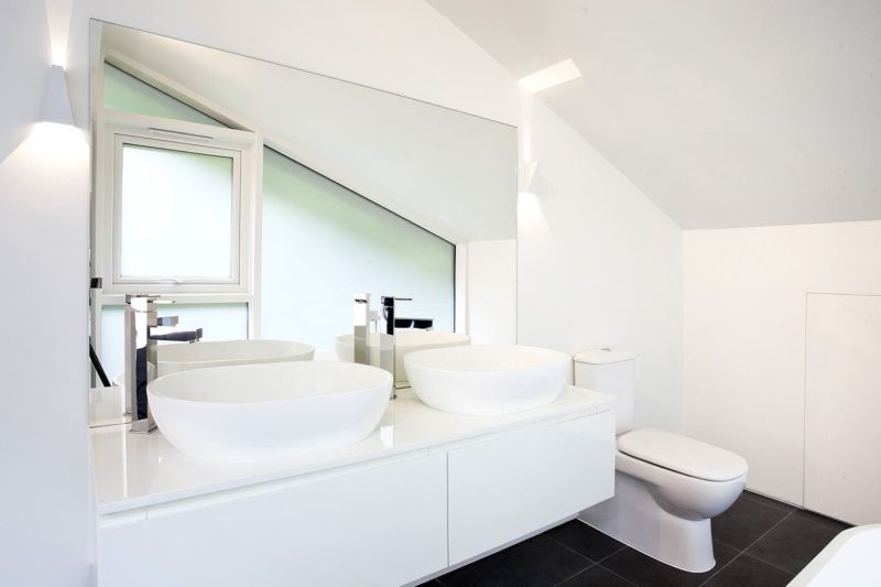 Bronlei Woods modern bathroom